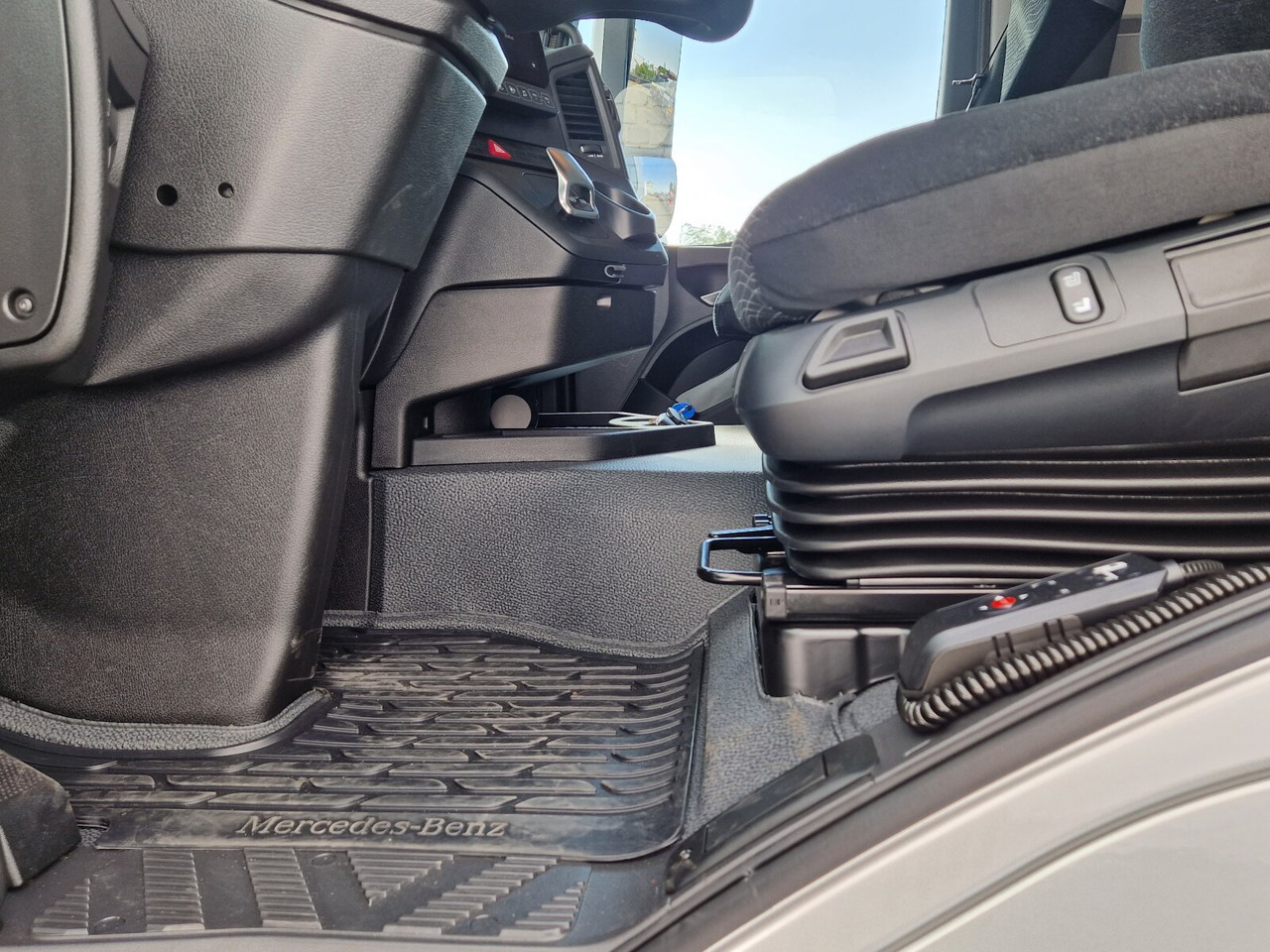 Нов Камион со кука за подигање Mercedes-Benz Actros 2553 LL 6x2 Actros 2553 LL 6x2/46, Retarder, Liftachse, MultimediaCockpit, LED, Navi: слика 8