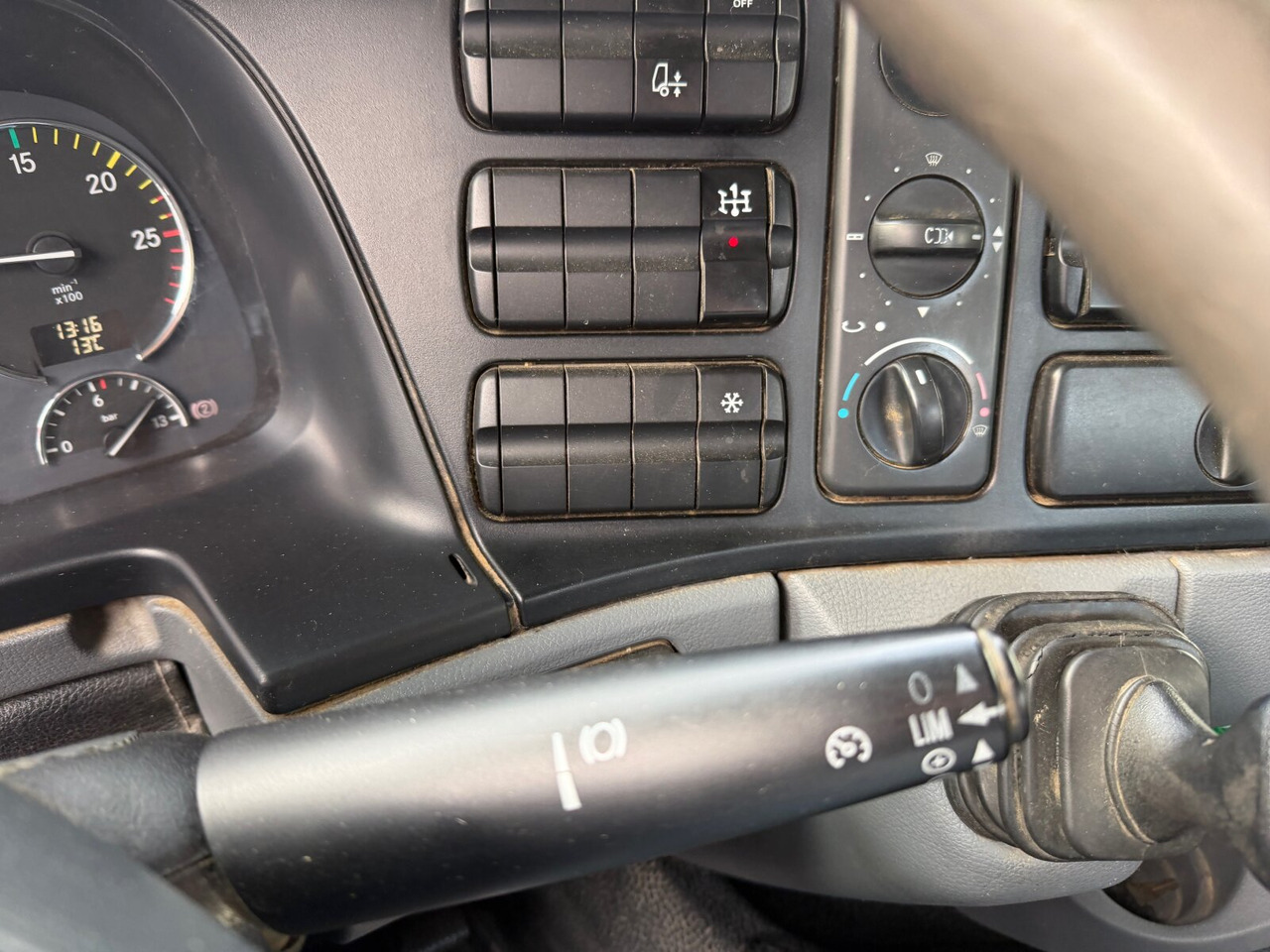 Mercedes-Benz Actros 2644 L 6x4 Actros 2644 L 6x4 - Камион со кука за подигање: слика 5 Mercedes-Benz Actros 2644 L 6x4 Actros 2644 L 6x4 - Камион со кука за подигање: слика 5