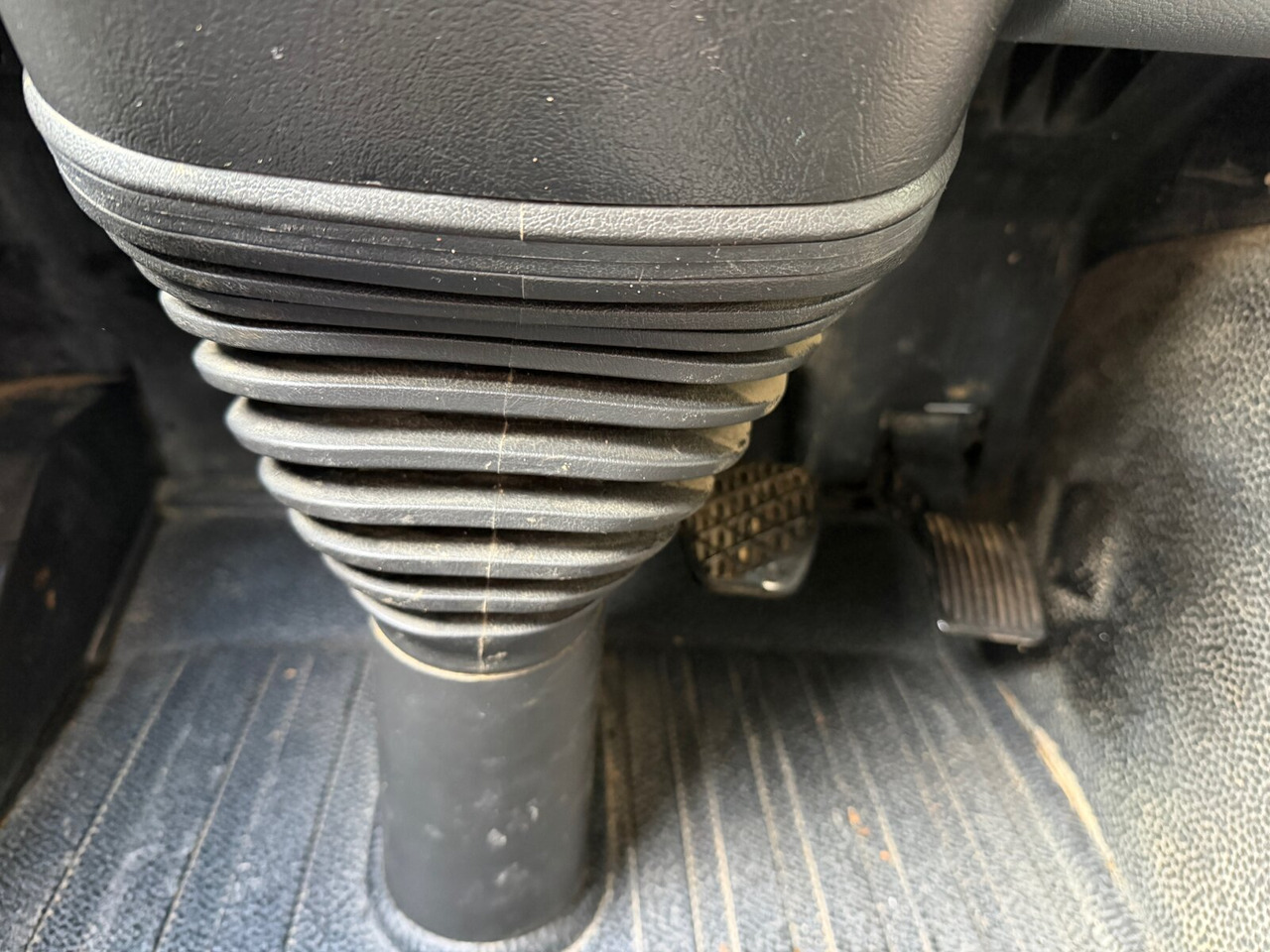 Mercedes-Benz Actros 2644 L 6x4 Actros 2644 L 6x4 - Камион со кука за подигање: слика 3 Mercedes-Benz Actros 2644 L 6x4 Actros 2644 L 6x4 - Камион со кука за подигање: слика 3