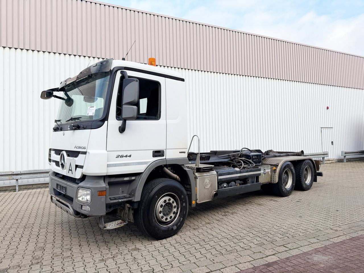 Mercedes-Benz Actros 2644 L 6x4 Actros 2644 L 6x4 - Камион со кабинска шасија: слика 1 Mercedes-Benz Actros 2644 L 6x4 Actros 2644 L 6x4 - Камион со кабинска шасија: слика 1