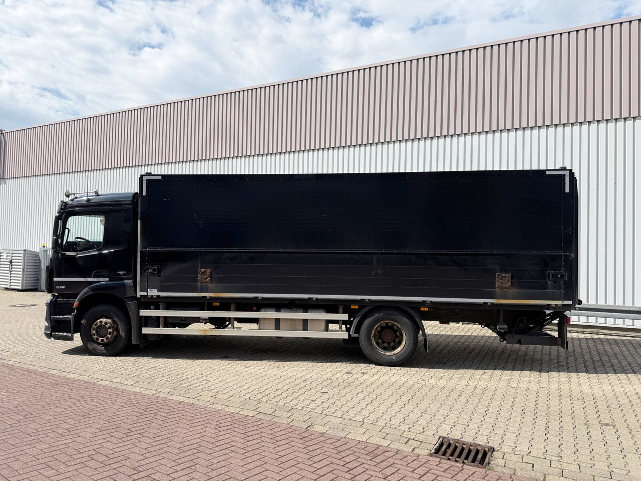 Mercedes-Benz Antos 1836 L 4x2 Antos 1836 L 4x2, Getränkekoffer, LBW Dautel - Камион сандучар: слика 2 Mercedes-Benz Antos 1836 L 4x2 Antos 1836 L 4x2, Getränkekoffer, LBW Dautel - Камион сандучар: слика 2