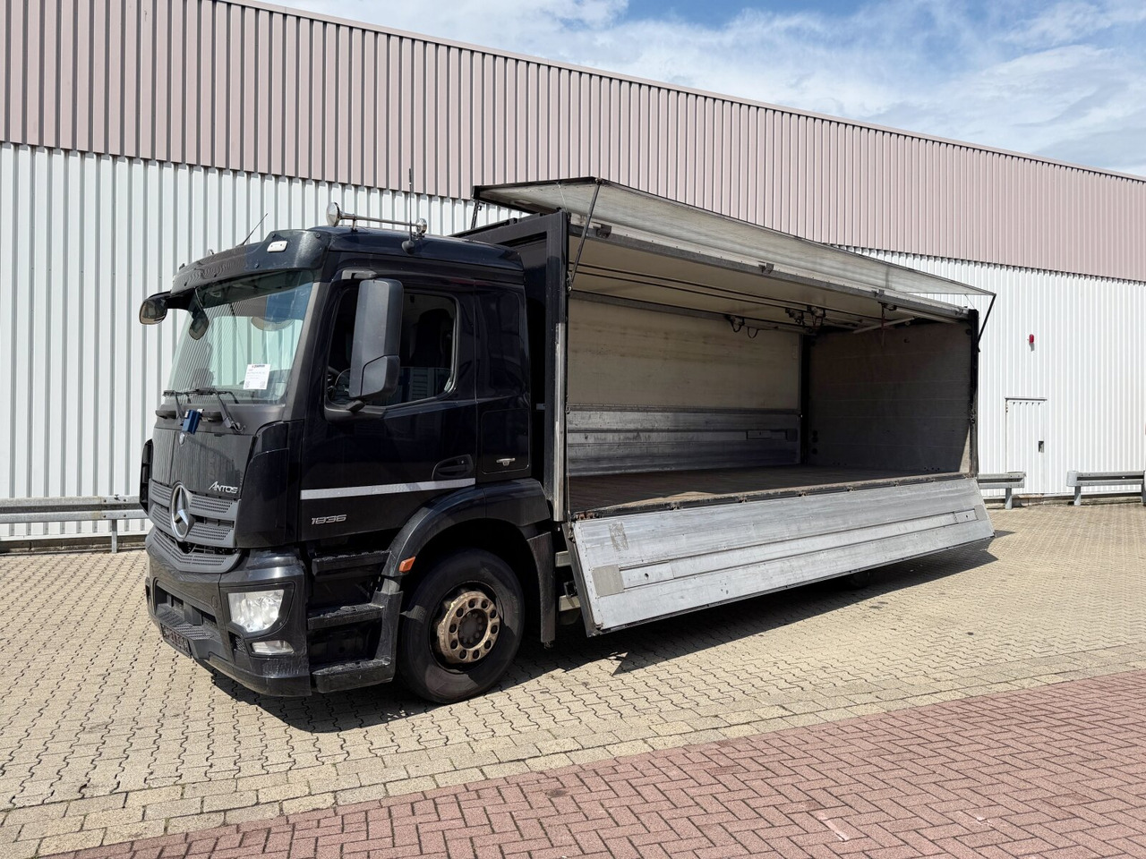 Mercedes-Benz Antos 1836 L 4x2 Antos 1836 L 4x2, Getränkekoffer, LBW Dautel - Камион сандучар: слика 1 Mercedes-Benz Antos 1836 L 4x2 Antos 1836 L 4x2, Getränkekoffer, LBW Dautel - Камион сандучар: слика 1