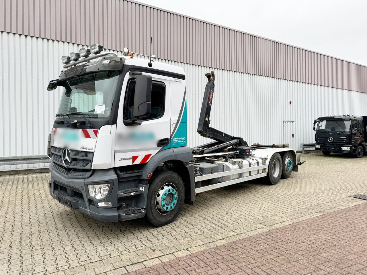 Mercedes-Benz Antos 2536/43 L 6x2 Antos 2536/43 L 6x2, Liftachse, Hiab XR 21S61 bis 7 m Container - Камион со кука за подигање: слика 1 Mercedes-Benz Antos 2536/43 L 6x2 Antos 2536/43 L 6x2, Liftachse, Hiab XR 21S61 bis 7 m Container - Камион со кука за подигање: слика 1