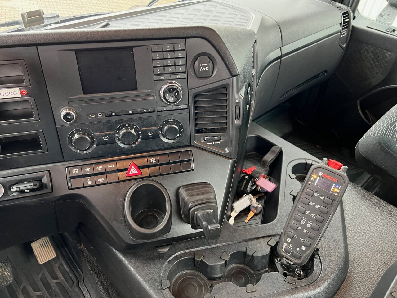 Mercedes-Benz Arocs 1830 K 4x2 Arocs 1830 K 4x2, Funk - Камион за подигање контејнери: слика 5 Mercedes-Benz Arocs 1830 K 4x2 Arocs 1830 K 4x2, Funk - Камион за подигање контејнери: слика 5