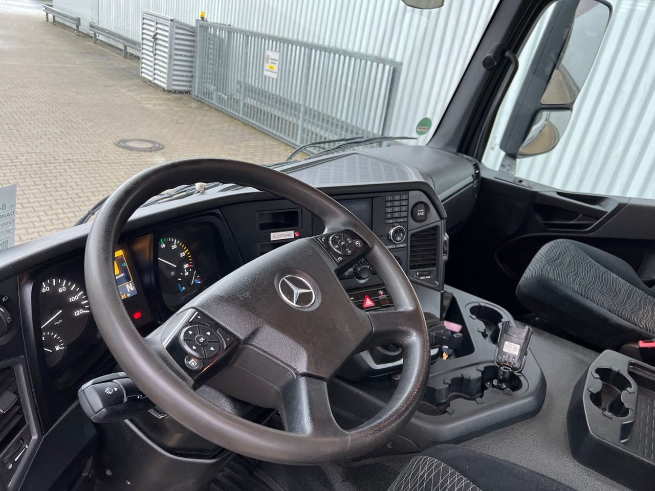 Mercedes-Benz Arocs 1830 K 4x2 Arocs 1830 K 4x2, Funk - Камион за подигање контејнери: слика 4 Mercedes-Benz Arocs 1830 K 4x2 Arocs 1830 K 4x2, Funk - Камион за подигање контејнери: слика 4