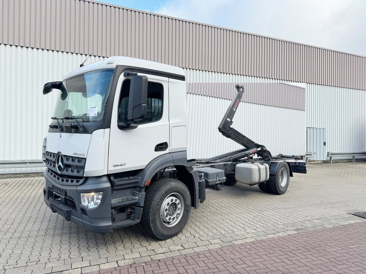 Mercedes-Benz Arocs 1840 L 4x2 Arocs 1840 L 4x2/48, MultimediaCockpit, Navi - Камион со кука за подигање: слика 1 Mercedes-Benz Arocs 1840 L 4x2 Arocs 1840 L 4x2/48, MultimediaCockpit, Navi - Камион со кука за подигање: слика 1