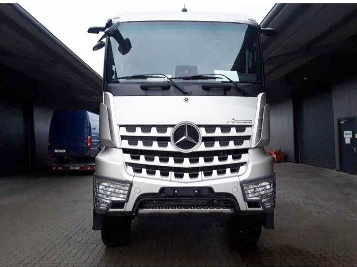 Mercedes-Benz Arocs 2053 A 4x4 Arocs 2053 A 4x4, Grounder, MirrorCam, Multimedia Cockpit, Navi - Камион со кабинска шасија: слика 2 Mercedes-Benz Arocs 2053 A 4x4 Arocs 2053 A 4x4, Grounder, MirrorCam, Multimedia Cockpit, Navi - Камион со кабинска шасија: слика 2