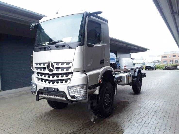 Mercedes-Benz Arocs 2053 A 4x4 Arocs 2053 A 4x4, Grounder, MirrorCam, Multimedia Cockpit, Navi - Камион со кабинска шасија: слика 1 Mercedes-Benz Arocs 2053 A 4x4 Arocs 2053 A 4x4, Grounder, MirrorCam, Multimedia Cockpit, Navi - Камион со кабинска шасија: слика 1