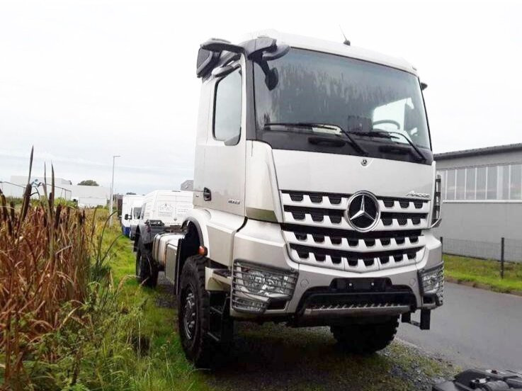 Mercedes-Benz Arocs 2053 A 4x4 Arocs 2053 A 4x4, Grounder, MirrorCam, Multimedia Cockpit, Navi - Камион со кабинска шасија: слика 3 Mercedes-Benz Arocs 2053 A 4x4 Arocs 2053 A 4x4, Grounder, MirrorCam, Multimedia Cockpit, Navi - Камион со кабинска шасија: слика 3