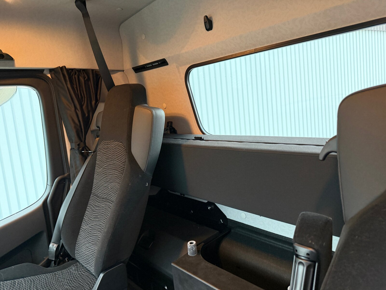 Mercedes-Benz Arocs 2542 L 6x2/4 Arocs 2542/45 L 6x2/4, Vorlauflenk-/liftachse, Navi, MultimediaCockpit - Камион со кабинска шасија: слика 5 Mercedes-Benz Arocs 2542 L 6x2/4 Arocs 2542/45 L 6x2/4, Vorlauflenk-/liftachse, Navi, MultimediaCockpit - Камион со кабинска шасија: слика 5