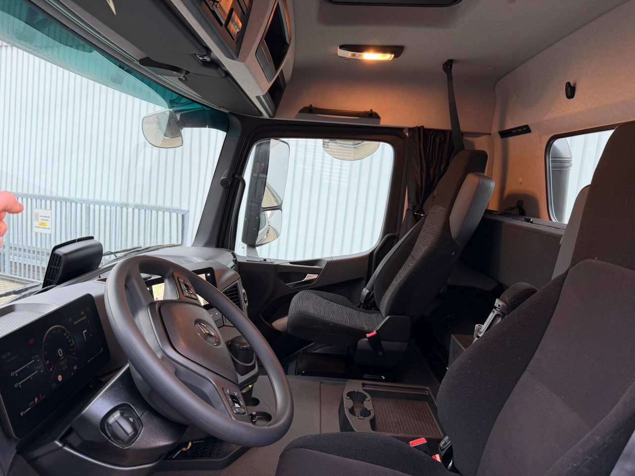 Mercedes-Benz Arocs 2542 L 6x2/4 Arocs 2542/45 L 6x2/4, Vorlauflenk-/liftachse, Navi, MultimediaCockpit - Камион со кабинска шасија: слика 2 Mercedes-Benz Arocs 2542 L 6x2/4 Arocs 2542/45 L 6x2/4, Vorlauflenk-/liftachse, Navi, MultimediaCockpit - Камион со кабинска шасија: слика 2