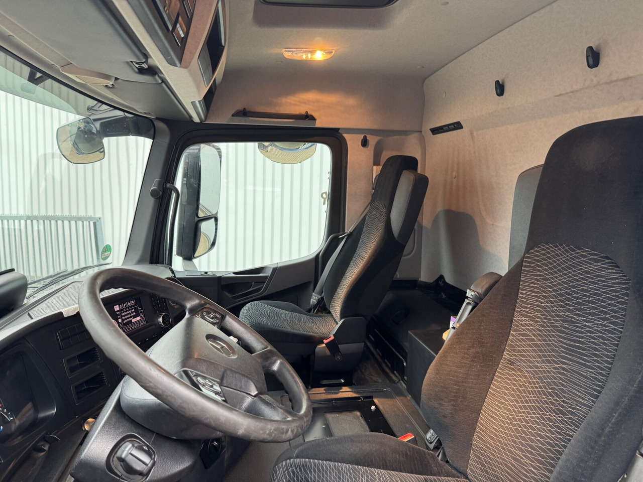 Mercedes-Benz Arocs 2642 6x4 Arocs 2642 6x4 mit Heckkran Atlas AK 186.3 V-2 - Камион со кран, Камион со платформа: слика 4 Mercedes-Benz Arocs 2642 6x4 Arocs 2642 6x4 mit Heckkran Atlas AK 186.3 V-2 - Камион со кран, Камион со платформа: слика 4