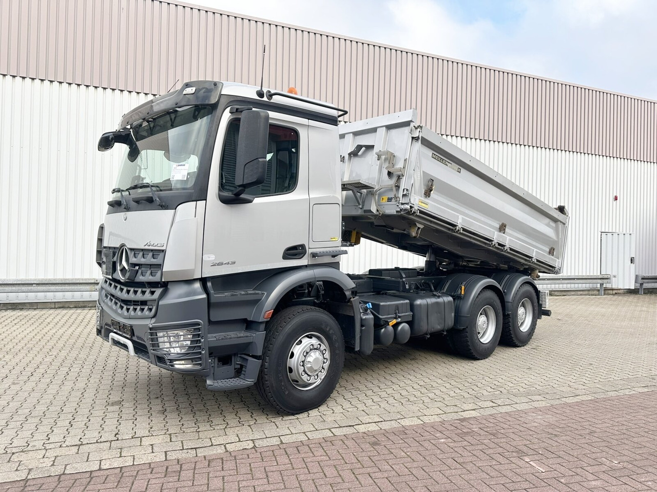 Mercedes-Benz Arocs 2643 LK 6x6 HAD Arocs 2643 LK 6x6 HAD, HydroDrive - Кипер: слика 1 Mercedes-Benz Arocs 2643 LK 6x6 HAD Arocs 2643 LK 6x6 HAD, HydroDrive - Кипер: слика 1