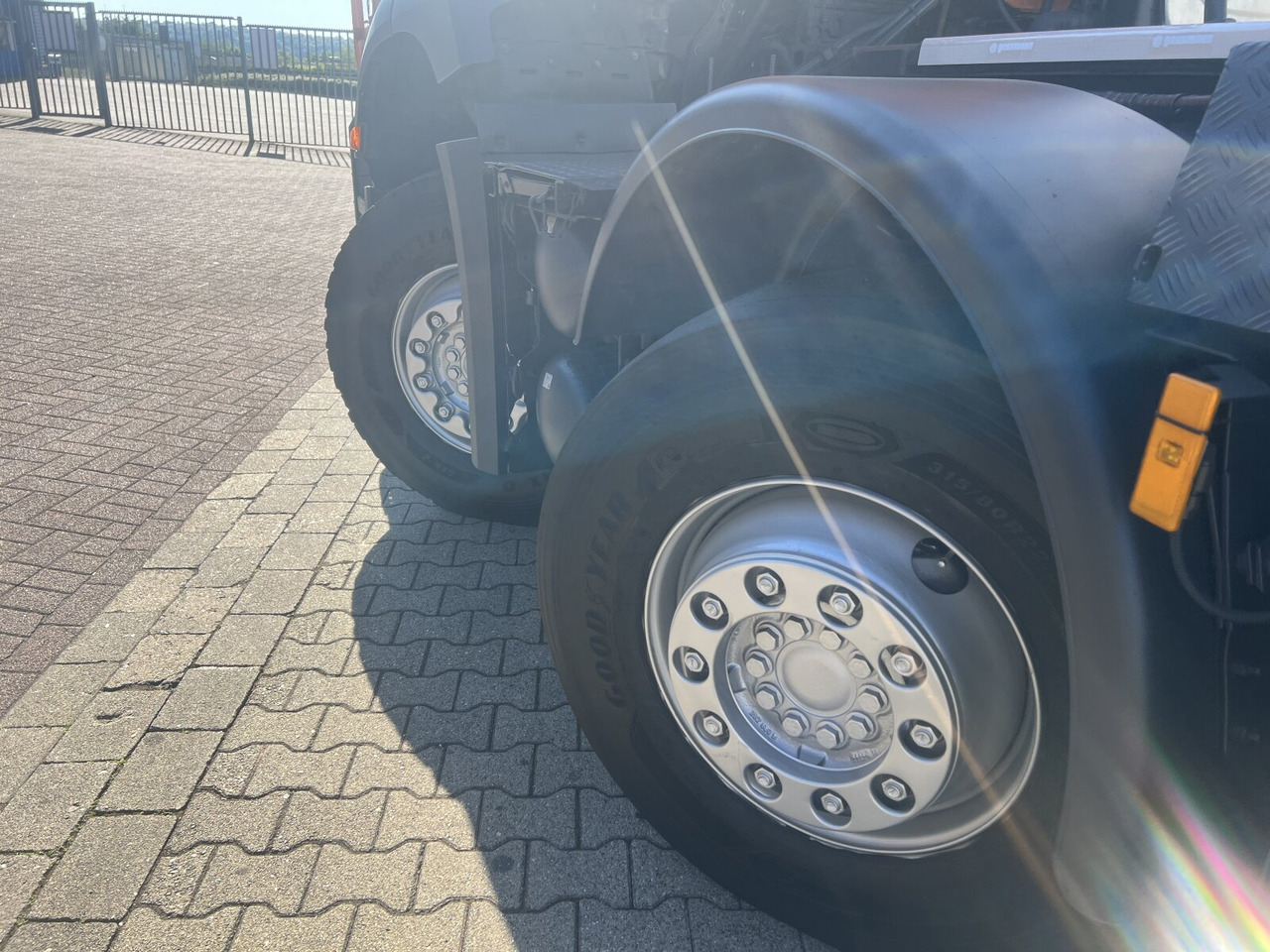 Mercedes-Benz Arocs 3243 LK 8x4/4 Arocs 3243 LK 8x4/4, Motorabtrieb - Камион со кука за подигање: слика 2 Mercedes-Benz Arocs 3243 LK 8x4/4 Arocs 3243 LK 8x4/4, Motorabtrieb - Камион со кука за подигање: слика 2
