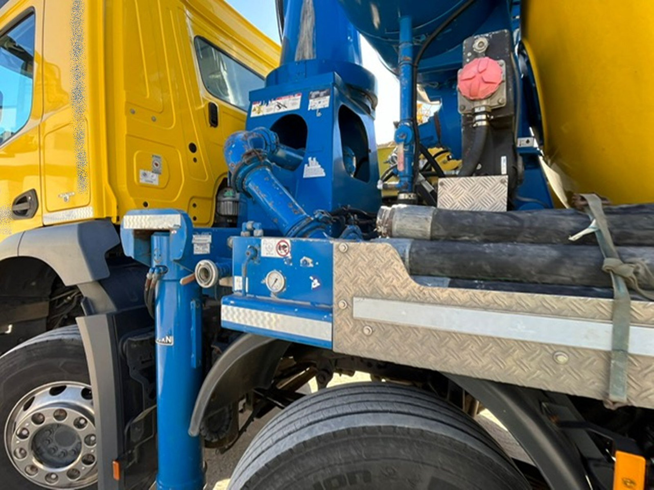 Mercedes-Benz Arocs 3246 B 8x4 Stetter Mischer 7m³, Pumpe 25m Arocs 3246 B 8x4 Stetter Mischer 7m³, Pumpe 25m - Камион миксер за бетон: слика 4 Mercedes-Benz Arocs 3246 B 8x4 Stetter Mischer 7m³, Pumpe 25m Arocs 3246 B 8x4 Stetter Mischer 7m³, Pumpe 25m - Камион миксер за бетон: слика 4