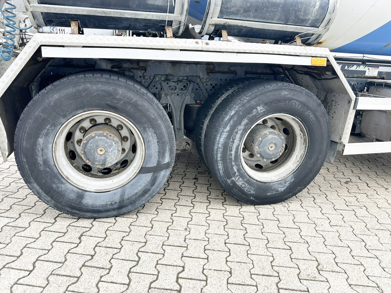 Mercedes-Benz Arocs 3251 8x4/4 Arocs 3251 8x4/4, Betonmischer Liebherr ca. 9m³ - Камион миксер за бетон: слика 3 Mercedes-Benz Arocs 3251 8x4/4 Arocs 3251 8x4/4, Betonmischer Liebherr ca. 9m³ - Камион миксер за бетон: слика 3