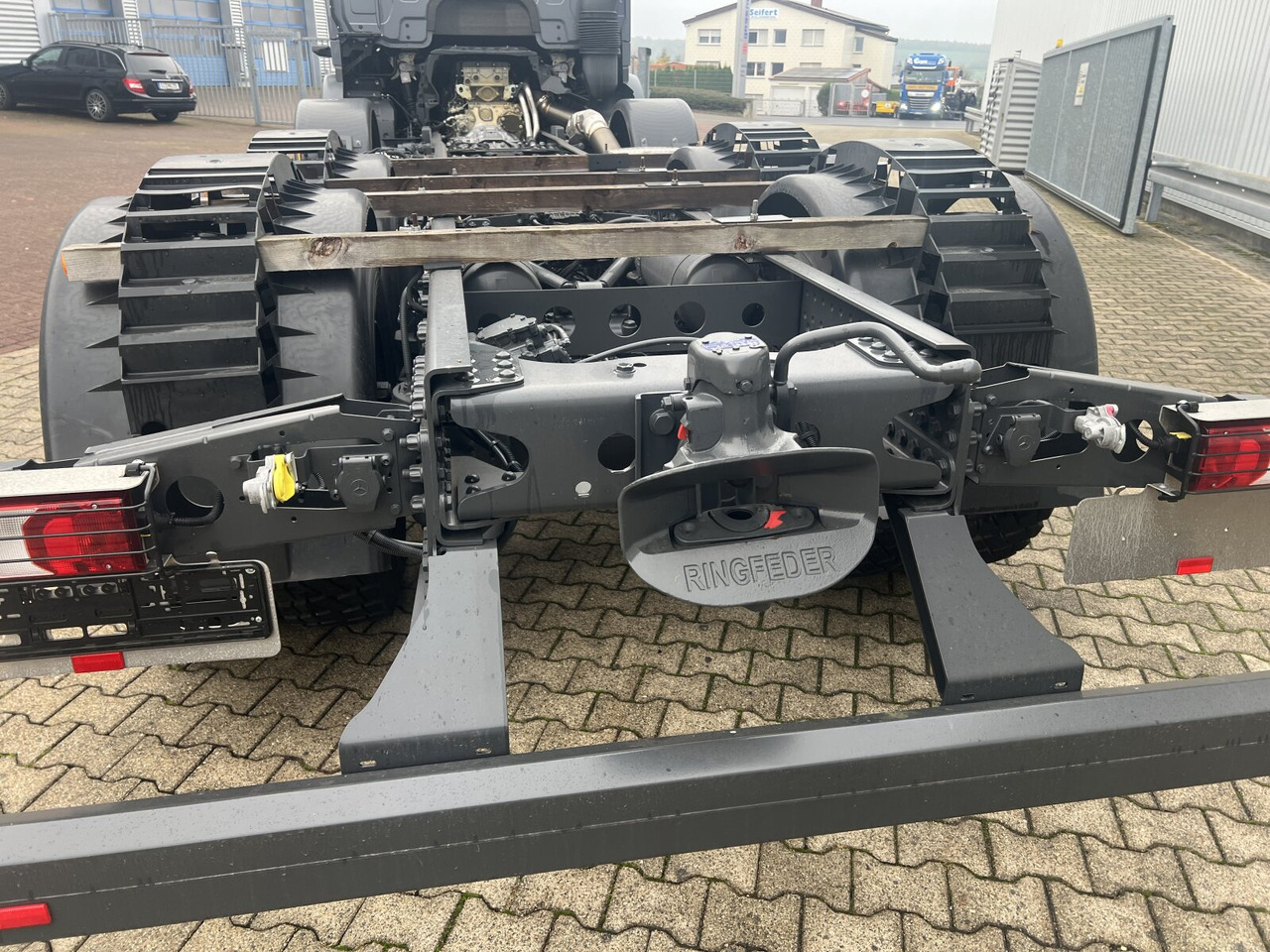 Mercedes-Benz Arocs 3251 L 8x4/4 Arocs 3251 L 8x4/4, mit Motorabtrieb C plus NA - Камион со кабинска шасија: слика 4 Mercedes-Benz Arocs 3251 L 8x4/4 Arocs 3251 L 8x4/4, mit Motorabtrieb C plus NA - Камион со кабинска шасија: слика 4