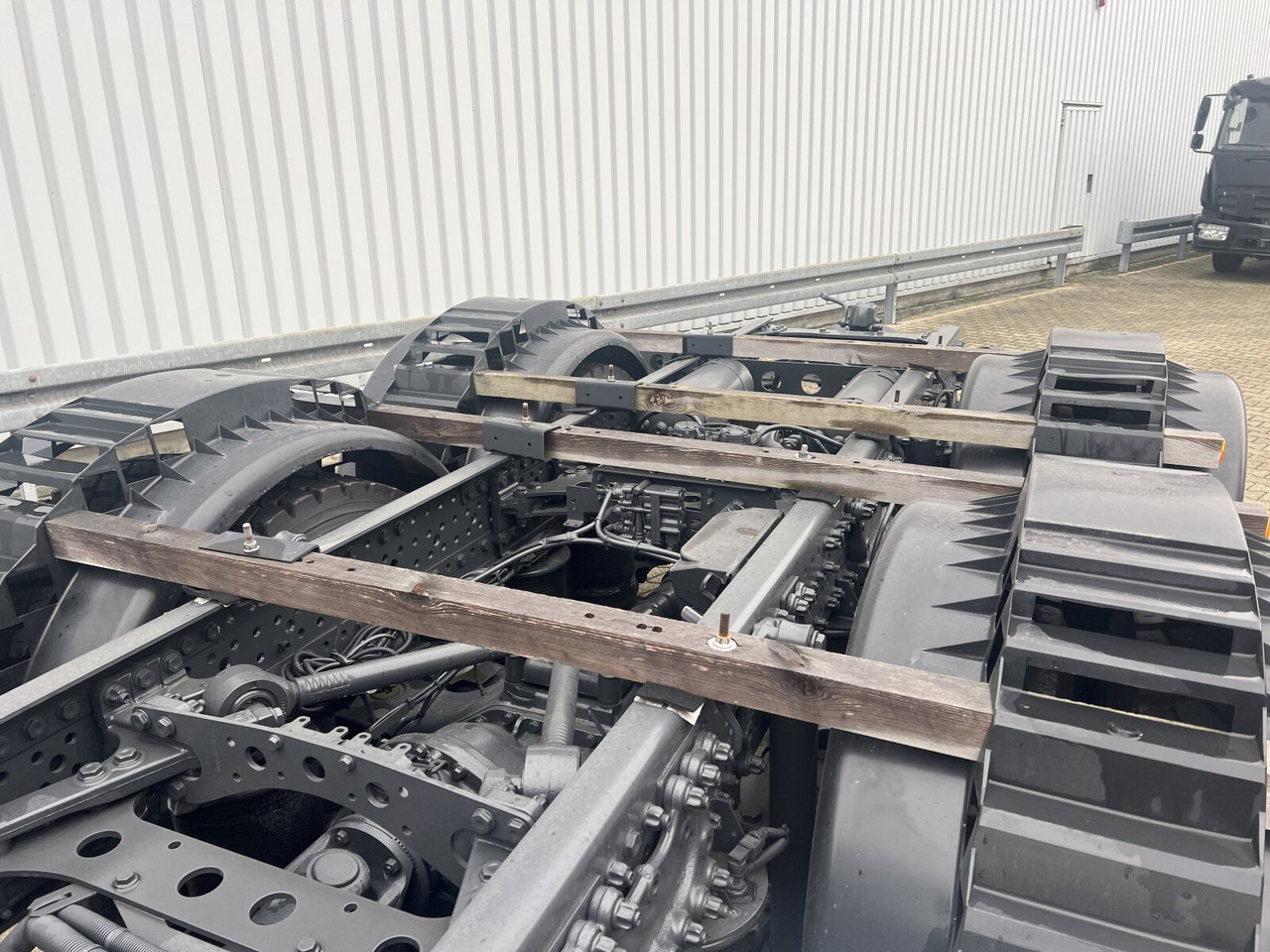 Mercedes-Benz Arocs 3251 L 8x4/4 Arocs 3251 L 8x4/4, mit Motorabtrieb C plus NA - Камион со кабинска шасија: слика 3 Mercedes-Benz Arocs 3251 L 8x4/4 Arocs 3251 L 8x4/4, mit Motorabtrieb C plus NA - Камион со кабинска шасија: слика 3