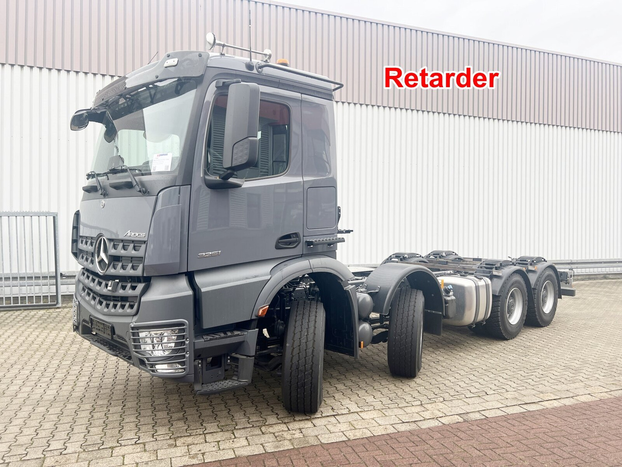 Mercedes-Benz Arocs 3251 L 8x4/4 Arocs 3251 L 8x4/4, mit Motorabtrieb C plus NA - Камион со кабинска шасија: слика 1 Mercedes-Benz Arocs 3251 L 8x4/4 Arocs 3251 L 8x4/4, mit Motorabtrieb C plus NA - Камион со кабинска шасија: слика 1