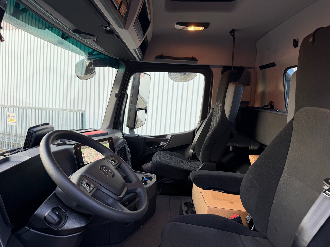 Mercedes-Benz Arocs 3253 L 8x4/4 Arocs 3253 L 8x4/4, MultimediaCockpit, Navi, Motorabtrieb - Камион со кука за подигање: слика 3 Mercedes-Benz Arocs 3253 L 8x4/4 Arocs 3253 L 8x4/4, MultimediaCockpit, Navi, Motorabtrieb - Камион со кука за подигање: слика 3