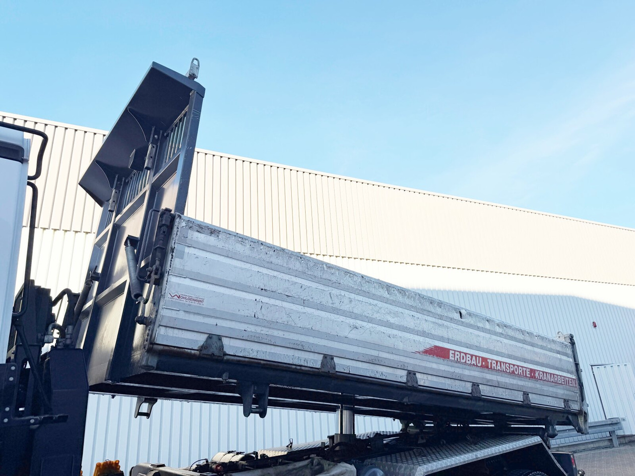 Mercedes-Benz Arocs 3351 AK 6x6 Arocs 3351 AK 6x6, Retarder, Grounder, Motorabtrieb, pneum. Heckklappenöffnung - Кипер: слика 2 Mercedes-Benz Arocs 3351 AK 6x6 Arocs 3351 AK 6x6, Retarder, Grounder, Motorabtrieb, pneum. Heckklappenöffnung - Кипер: слика 2