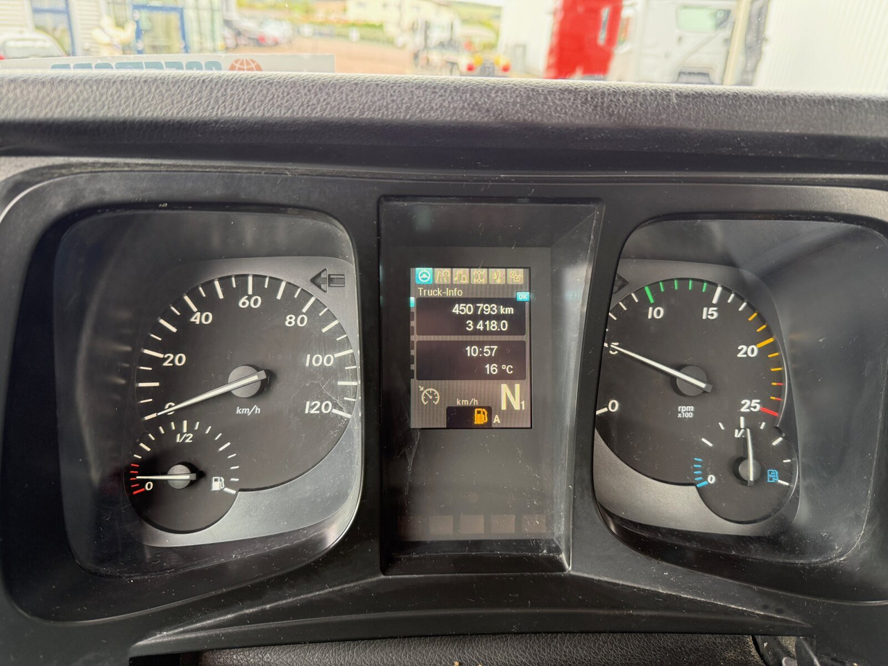 Mercedes-Benz Arocs 3363 K 6x4 Arocs 3363 K 6x4, Grounder, Turbo-Retarder-Kupplung, Bordmatik - Кипер: слика 4 Mercedes-Benz Arocs 3363 K 6x4 Arocs 3363 K 6x4, Grounder, Turbo-Retarder-Kupplung, Bordmatik - Кипер: слика 4
