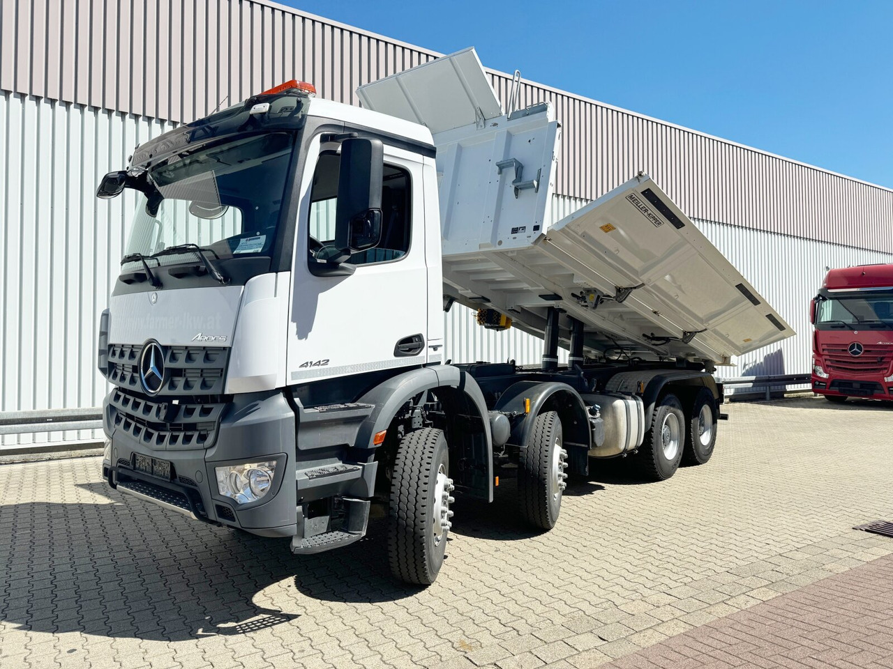 Mercedes-Benz Arocs 4142/48 K 8x4/4 Arocs 4142/48 K 8x4/4, Meiller Bordmatik links - Кипер: слика 1 Mercedes-Benz Arocs 4142/48 K 8x4/4 Arocs 4142/48 K 8x4/4, Meiller Bordmatik links - Кипер: слика 1