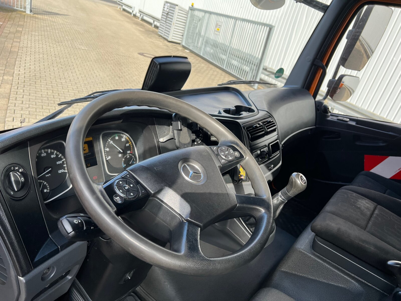 Mercedes-Benz Atego 1023 L 4x2 Atego 1023 L 4x2 mit Kran Fassi F85B.0.21 - Камион со кран, Камион со платформа: слика 5 Mercedes-Benz Atego 1023 L 4x2 Atego 1023 L 4x2 mit Kran Fassi F85B.0.21 - Камион со кран, Камион со платформа: слика 5