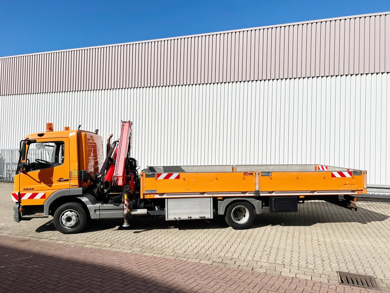 Камион со кран, Камион со платформа Mercedes-Benz Atego 1024 L 4x2 Atego 1024 L 4x2 mit Kran Fassi F80A.0.21: слика 13