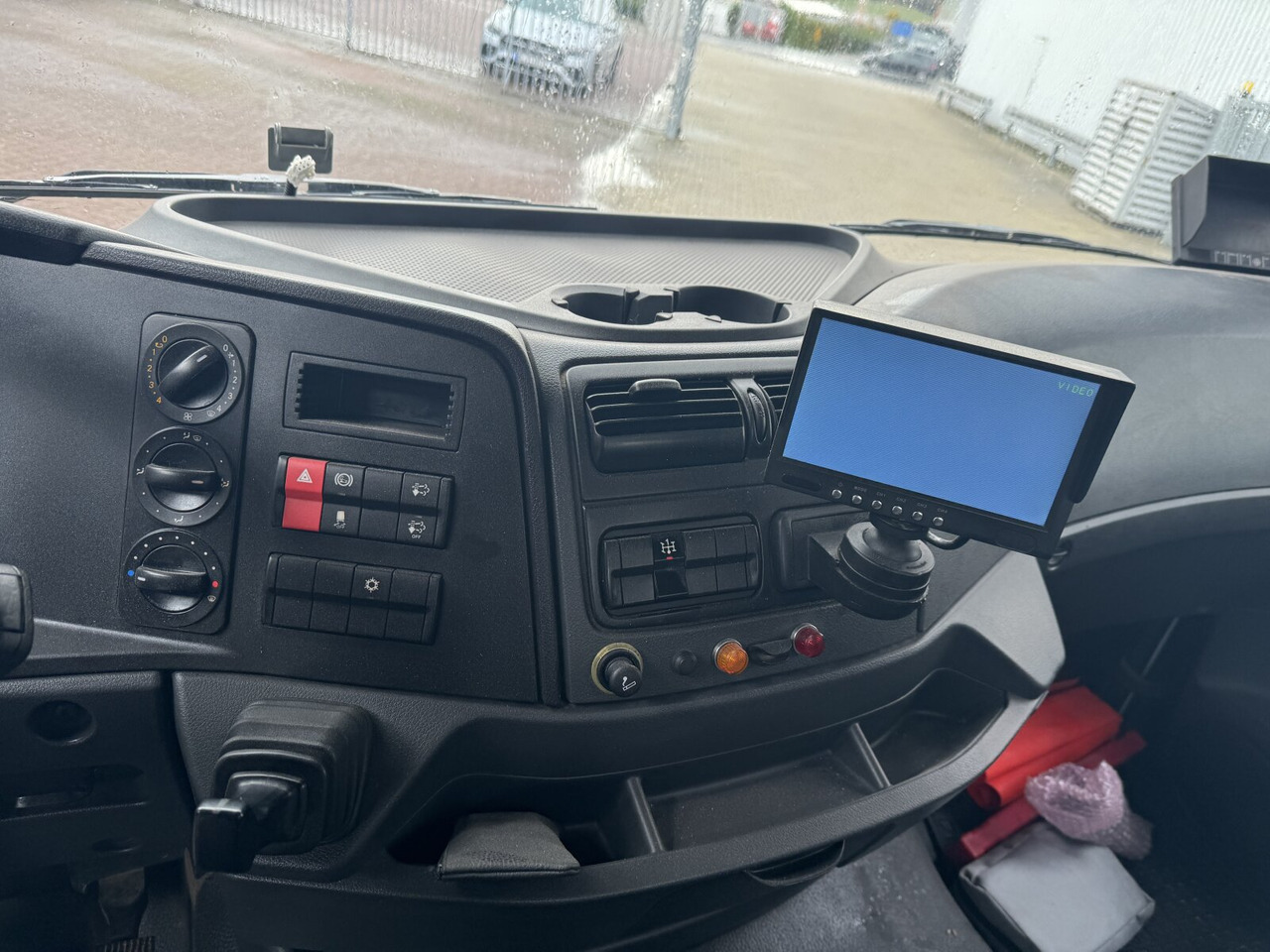 Камион со кран, Камион со платформа Mercedes-Benz Atego 1223 L 4x2 Atego 1223 L 4x2 mit Heckkran Atlas 88.3-A2L, Funk: слика 7 Камион со кран, Камион со платформа Mercedes-Benz Atego 1223 L 4x2 Atego 1223 L 4x2 mit Heckkran Atlas 88.3-A2L, Funk: слика 7