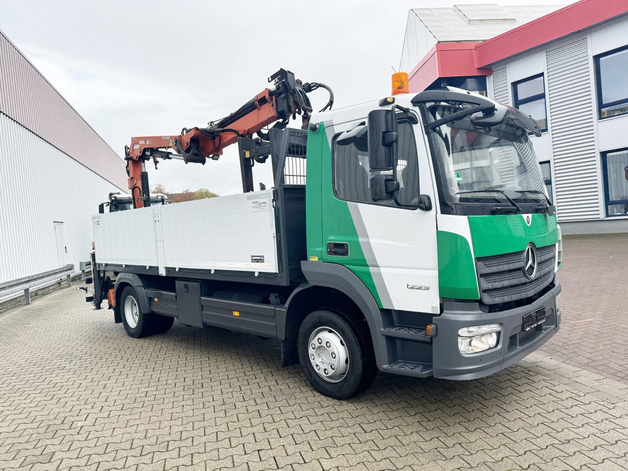 Камион со кран, Камион со платформа Mercedes-Benz Atego 1223 L 4x2 Atego 1223 L 4x2 mit Heckkran Atlas 88.3-A2L, Funk: слика 10 Камион со кран, Камион со платформа Mercedes-Benz Atego 1223 L 4x2 Atego 1223 L 4x2 mit Heckkran Atlas 88.3-A2L, Funk: слика 10