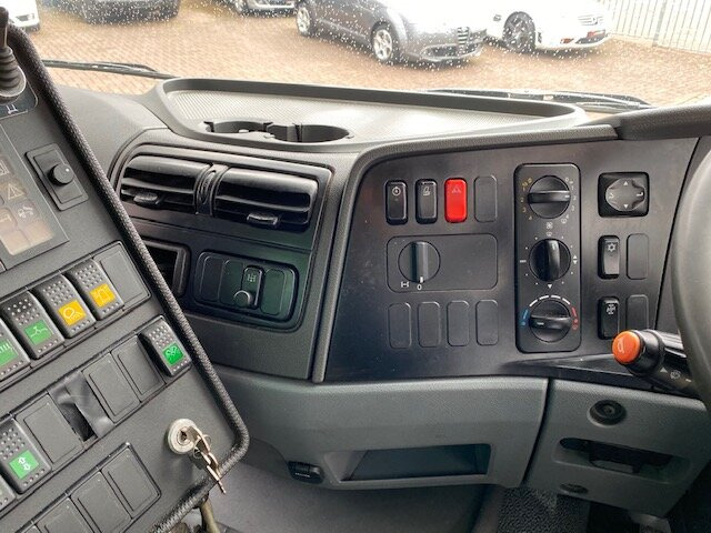 Mercedes-Benz Atego 1524 L 4x2 Atego 1524 L 4x2 Kehrmaschine FAUN Viajet - Возило за метење: слика 5 Mercedes-Benz Atego 1524 L 4x2 Atego 1524 L 4x2 Kehrmaschine FAUN Viajet - Возило за метење: слика 5