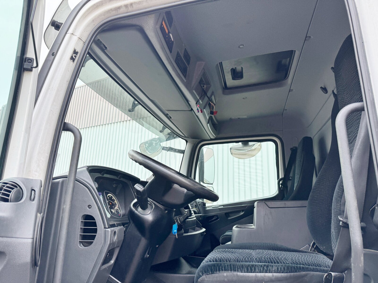 Mercedes-Benz Atego 1530 L 4x2 Atego 1530 L 4x2 mit LBW Dhollandia - Камион со платформа: слика 2 Mercedes-Benz Atego 1530 L 4x2 Atego 1530 L 4x2 mit LBW Dhollandia - Камион со платформа: слика 2