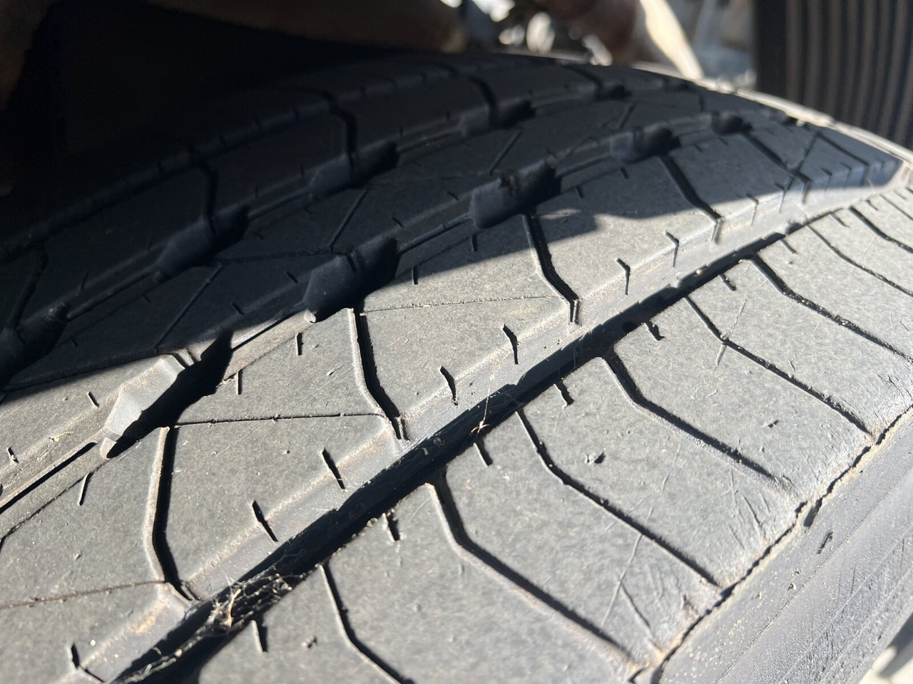 Mercedes-Benz Atego 1828 L 4x2 Atego 1828 L 4x2, Rechtslenker, Winterdienstaustattung - Камион со кабинска шасија: слика 3 Mercedes-Benz Atego 1828 L 4x2 Atego 1828 L 4x2, Rechtslenker, Winterdienstaustattung - Камион со кабинска шасија: слика 3