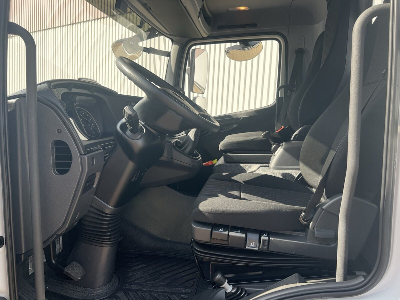 Mercedes-Benz Atego 818 K 4x2 Atego 818 K 4x2, 2x AHK, Meiller-Kipper, mehrfach Vorhanden! - Кипер: слика 4 Mercedes-Benz Atego 818 K 4x2 Atego 818 K 4x2, 2x AHK, Meiller-Kipper, mehrfach Vorhanden! - Кипер: слика 4