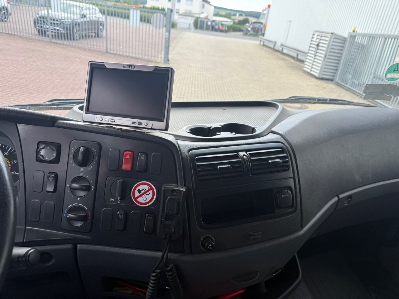 Mercedes-Benz Atego 818 L 4x2 Atego 818 L 4x2, Getränkekoffer, 2x AHK - Камион сандучар: слика 5 Mercedes-Benz Atego 818 L 4x2 Atego 818 L 4x2, Getränkekoffer, 2x AHK - Камион сандучар: слика 5