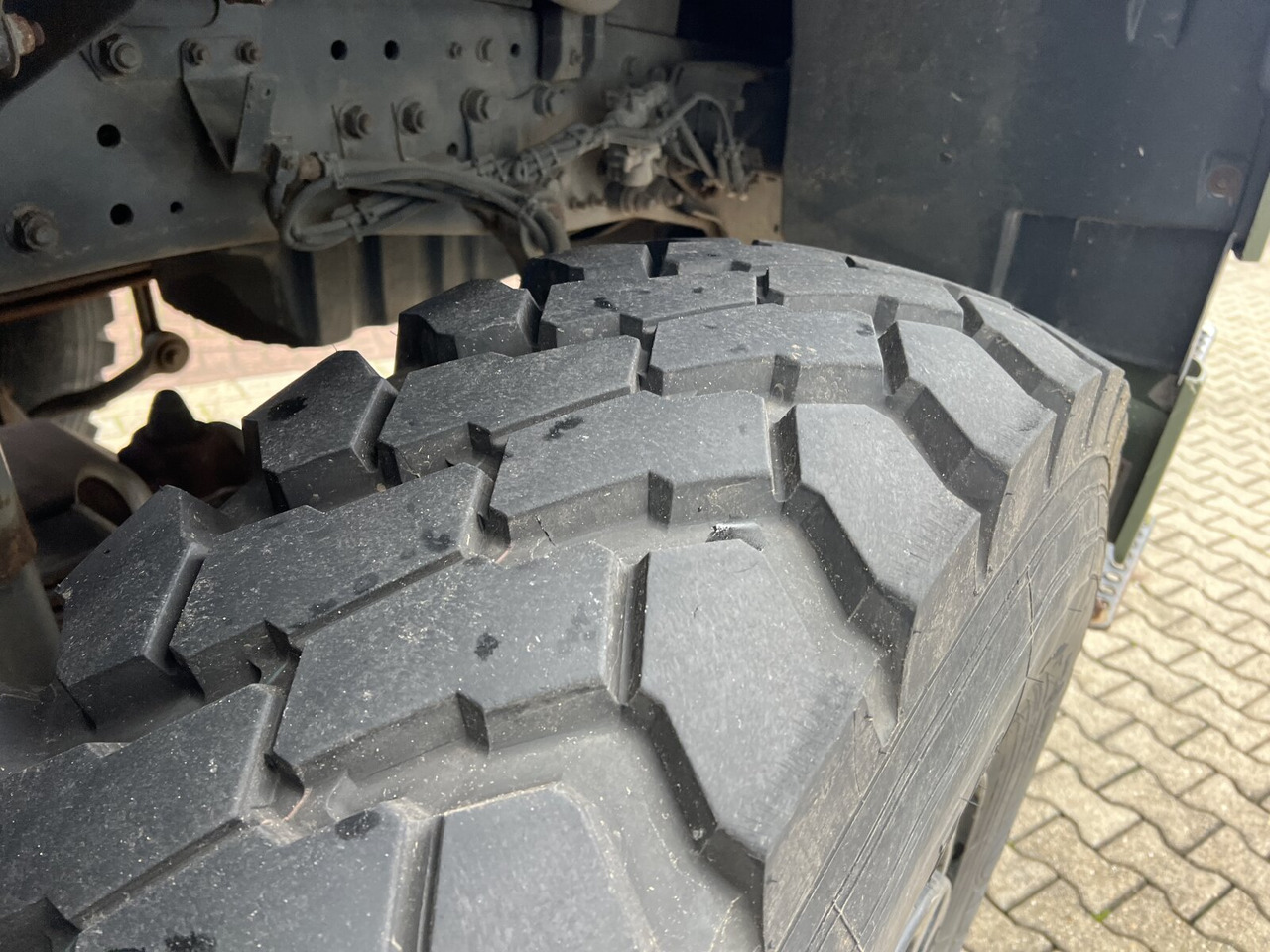 Mercedes-Benz Axor 1829 A 4x4 Axor 1829 A 4x4, Ex- - Камион со платформа: слика 2 Mercedes-Benz Axor 1829 A 4x4 Axor 1829 A 4x4, Ex- - Камион со платформа: слика 2