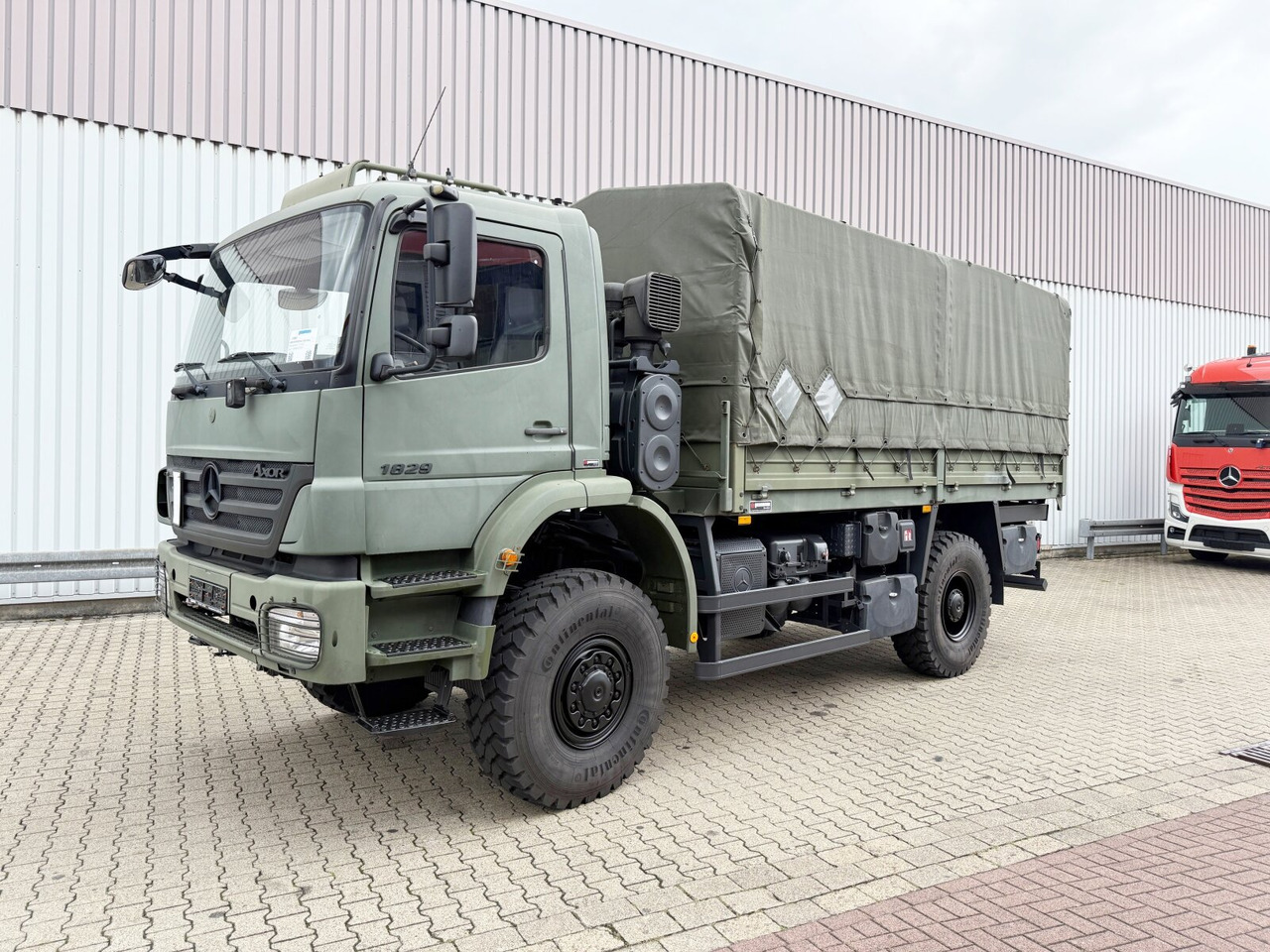 Mercedes-Benz Axor 1829 A 4x4 Axor 1829 A 4x4, Ex- - Камион со платформа: слика 1 Mercedes-Benz Axor 1829 A 4x4 Axor 1829 A 4x4, Ex- - Камион со платформа: слика 1