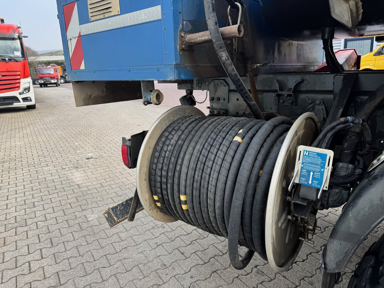 Лизинг на Mercedes-Benz Axor 1829 A 4x4 Axor 1829 A 4x4, Willig Tank ca. 8500l, 2 Kammern Mercedes-Benz Axor 1829 A 4x4 Axor 1829 A 4x4, Willig Tank ca. 8500l, 2 Kammern: слика 12