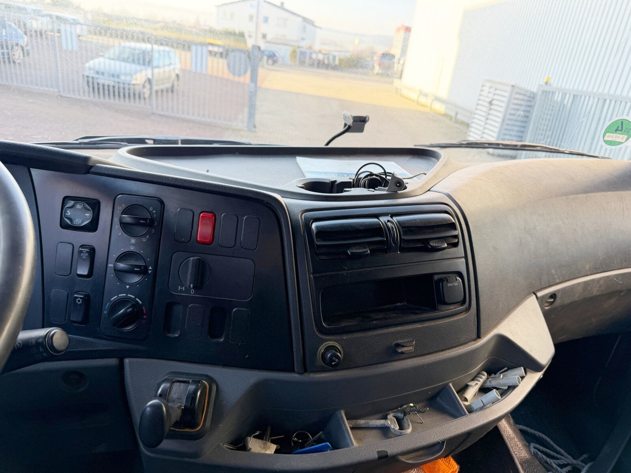 Mercedes-Benz Axor 1829 L 4x2 Axor 1829 L 4x2, 6-Sitzer - Камион со платформа: слика 4 Mercedes-Benz Axor 1829 L 4x2 Axor 1829 L 4x2, 6-Sitzer - Камион со платформа: слика 4