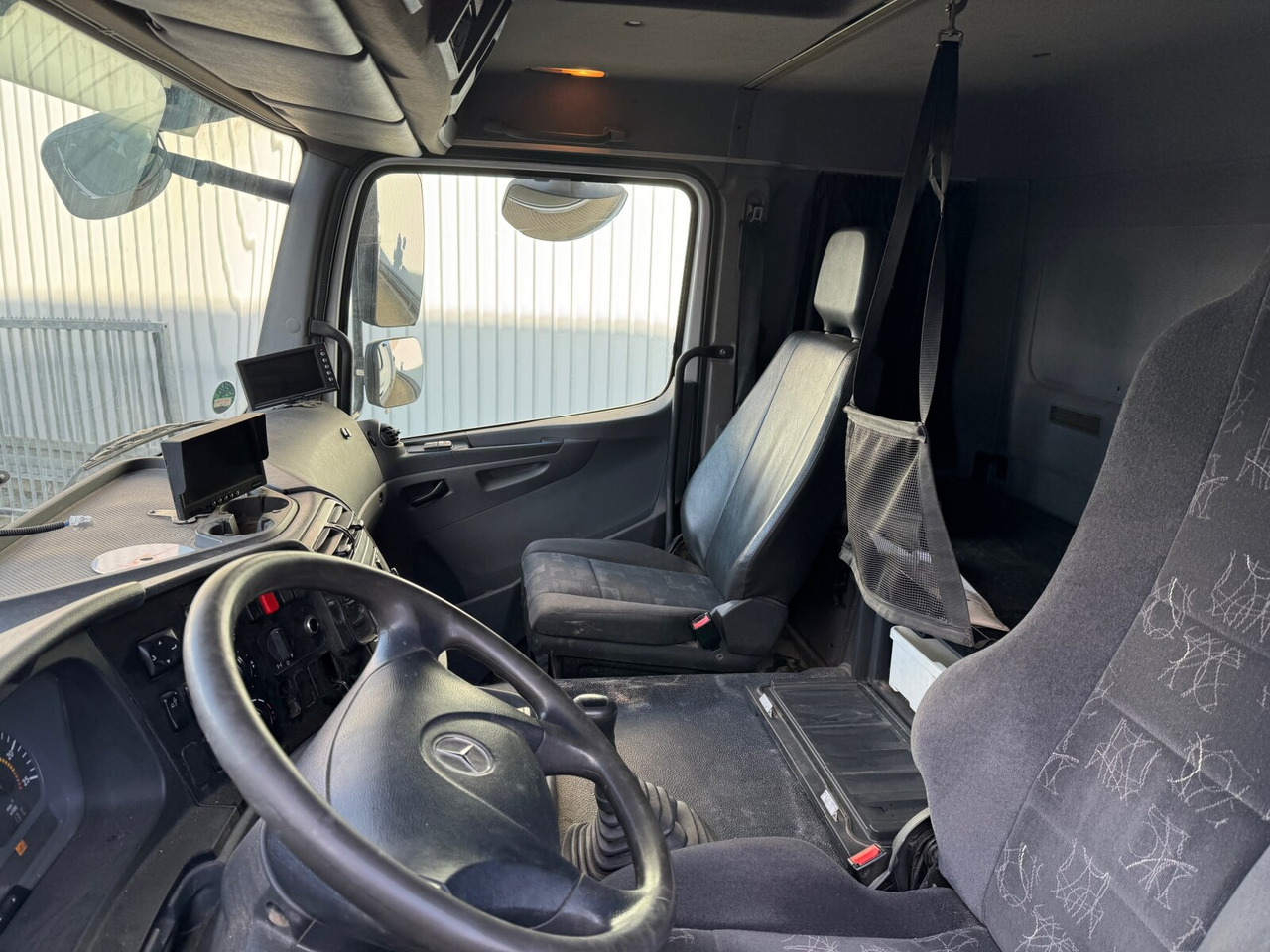 Камион со кран Mercedes-Benz Axor 2536/43 L 6x2 Axor 2536/43 L 6x2 mit Heckkran Palfinger PK 24502 F: слика 6