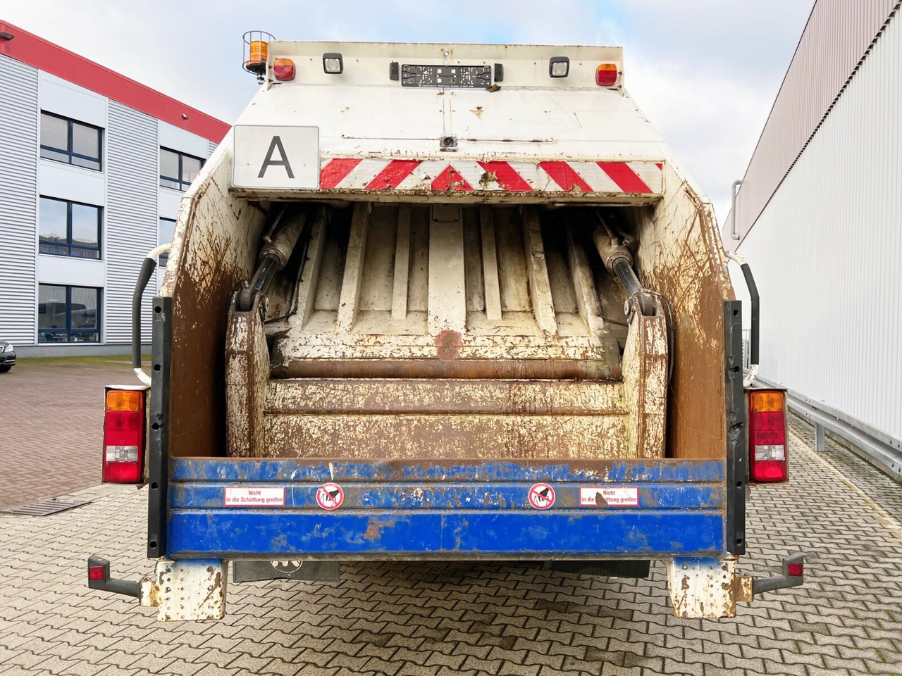 Камион за ѓубре за транспорт на ѓубре Mercedes-Benz Econic 2633 L/NLA 6x2/4 Econic 2633 L/NLA 6x2/4, Lenkachse, Sperrmüllwagen ca. 23,9m³: слика 10 Камион за ѓубре за транспорт на ѓубре Mercedes-Benz Econic 2633 L/NLA 6x2/4 Econic 2633 L/NLA 6x2/4, Lenkachse, Sperrmüllwagen ca. 23,9m³: слика 10