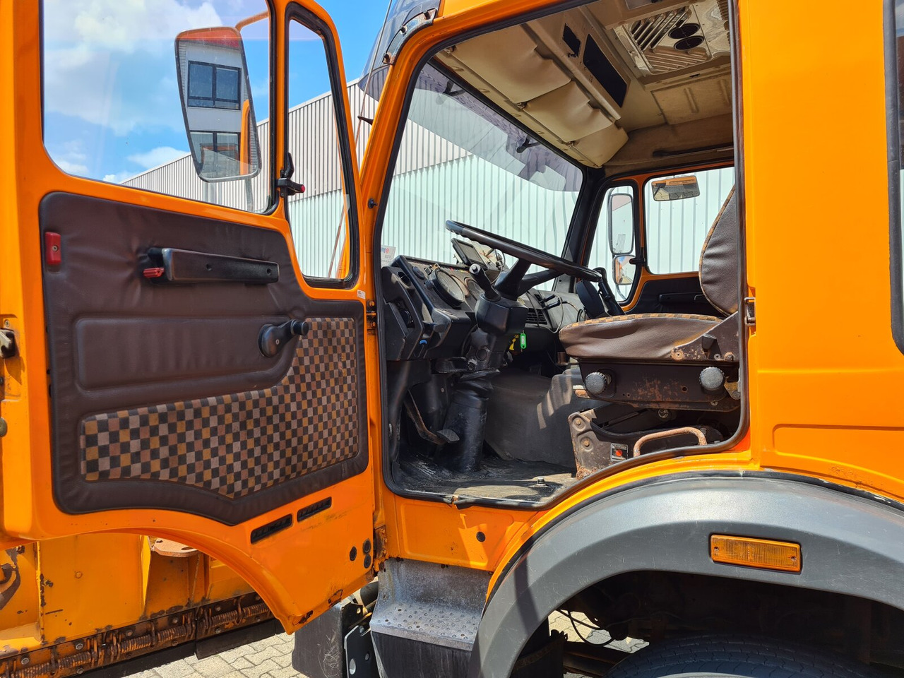 Mercedes-Benz NG 1928 A 4x4 NG 1928 A 4x4, V8-Motor, Standklima, Winterdienstaustattung - Камион со кабинска шасија: слика 2 Mercedes-Benz NG 1928 A 4x4 NG 1928 A 4x4, V8-Motor, Standklima, Winterdienstaustattung - Камион со кабинска шасија: слика 2