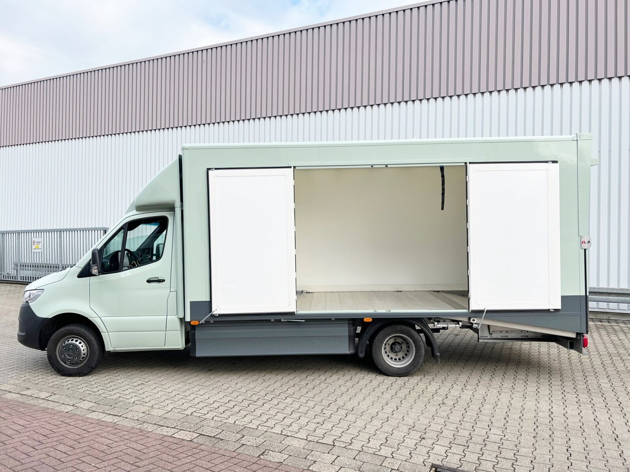Mercedes-Benz Sprinter 516 FG 4x2 Sprinter 516 FG 4x2, MBUX, Autotransporter Comear - Товарно комбе: слика 2 Mercedes-Benz Sprinter 516 FG 4x2 Sprinter 516 FG 4x2, MBUX, Autotransporter Comear - Товарно комбе: слика 2