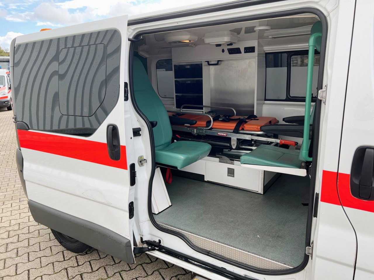 Амбулантно возило Renault Trafik 2.0 dCi115 4x2 Trafik 2.0 dCi115 4x2, Krankentransporter: слика 10 Амбулантно возило Renault Trafik 2.0 dCi115 4x2 Trafik 2.0 dCi115 4x2, Krankentransporter: слика 10