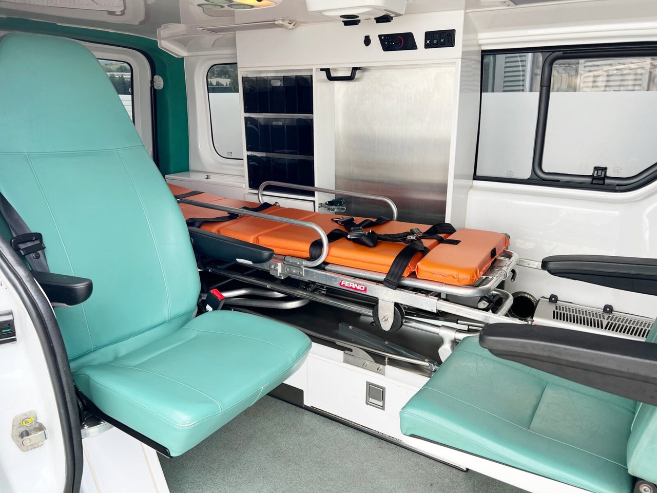 Амбулантно возило Renault Trafik 2.0 dCi115 4x2 Trafik 2.0 dCi115 4x2, Krankentransporter: слика 11 Амбулантно возило Renault Trafik 2.0 dCi115 4x2 Trafik 2.0 dCi115 4x2, Krankentransporter: слика 11