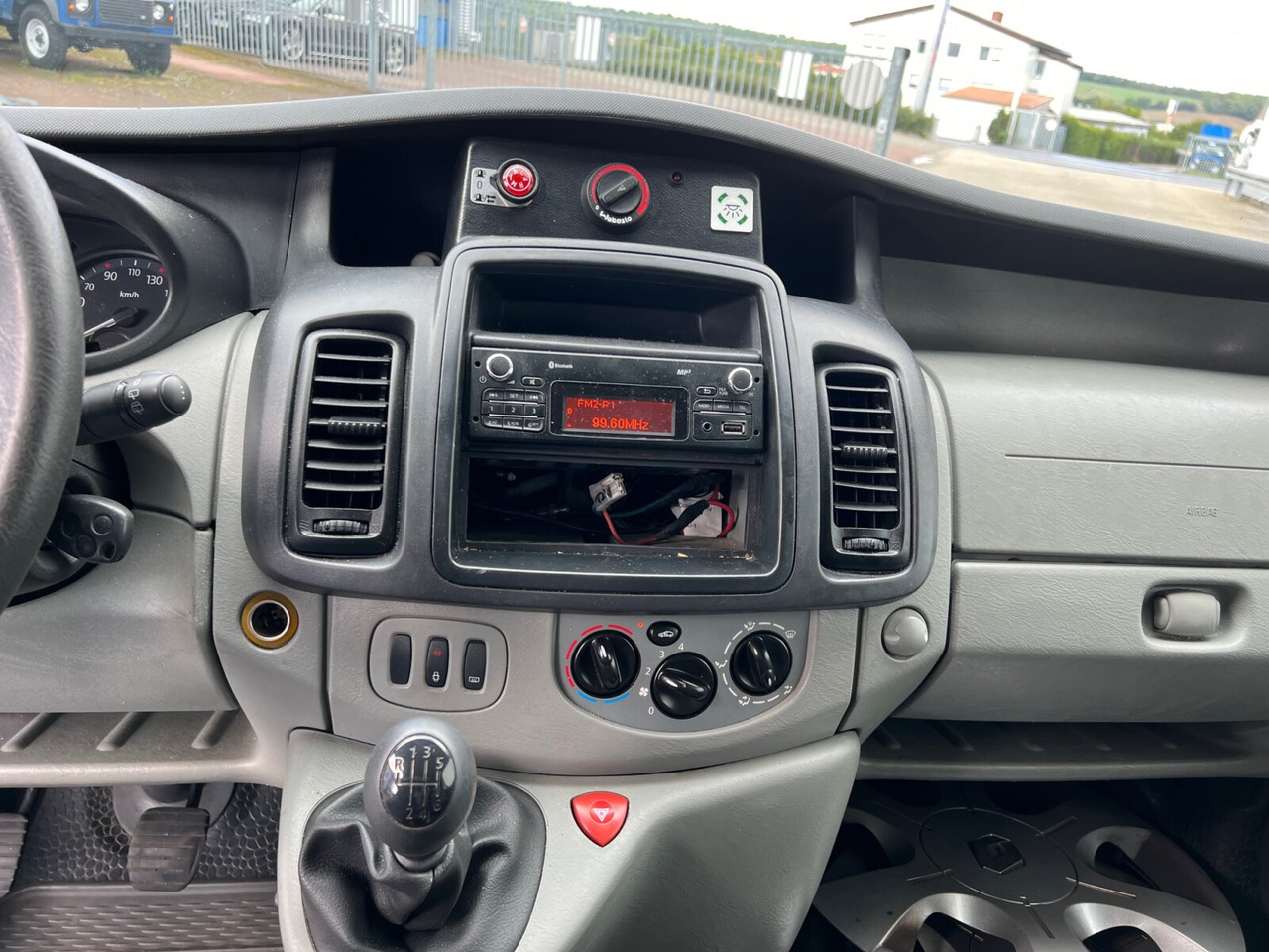 Амбулантно возило Renault Trafik 2.0 dCi115 4x2 Trafik 2.0 dCi115 4x2, Krankentransporter: слика 7 Амбулантно возило Renault Trafik 2.0 dCi115 4x2 Trafik 2.0 dCi115 4x2, Krankentransporter: слика 7