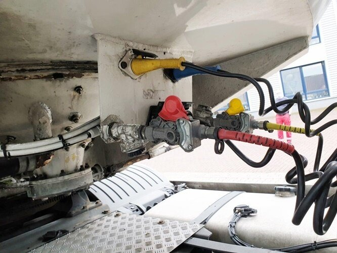 Spitzer SF 2455/4 UN PM SF 2455/4 UN PM Siloaufliger ca. 55m³ - Полуприколка силос: слика 4 Spitzer SF 2455/4 UN PM SF 2455/4 UN PM Siloaufliger ca. 55m³ - Полуприколка силос: слика 4