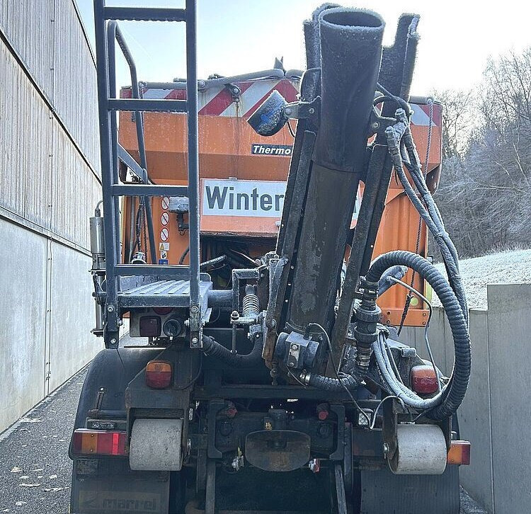 Trakker AD190T33WP 4x4 Trakker AD190T33WP 4x4, Winterdienstausstattung - Камион со кука за подигање: слика 4 Trakker AD190T33WP 4x4 Trakker AD190T33WP 4x4, Winterdienstausstattung - Камион со кука за подигање: слика 4