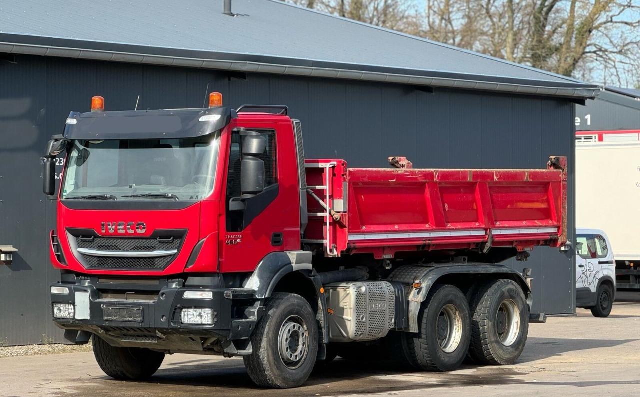 Trakker AD260T45 6x4 Trakker AD260T45 6x4, Bordmatik - Кипер: слика 1 Trakker AD260T45 6x4 Trakker AD260T45 6x4, Bordmatik - Кипер: слика 1